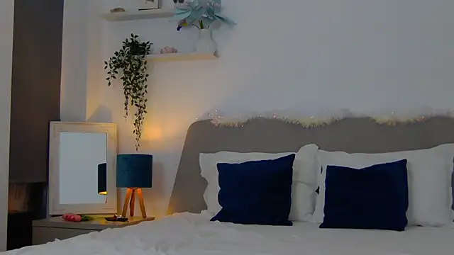 Jo-Lawrence online show from 12-14-24, 02:56