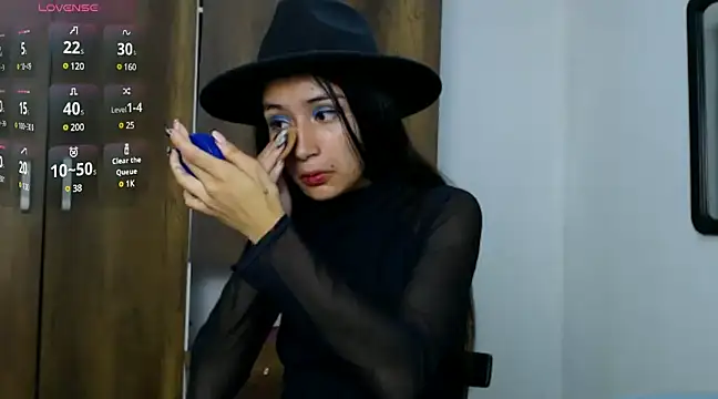 Snapshot of conni_f00x chatting on 02-05-25, 01:37 conni f00x online show from 02-05-25, 01:37