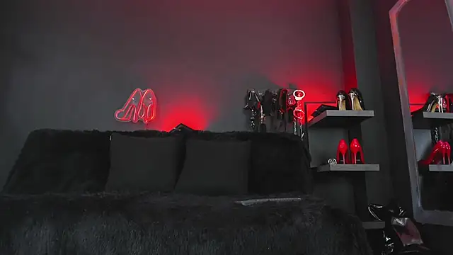 Snapshot of DelaneyStone chatting on 12-02-25, 08:04 DelaneyStone online show from 12-02-25, 08:04