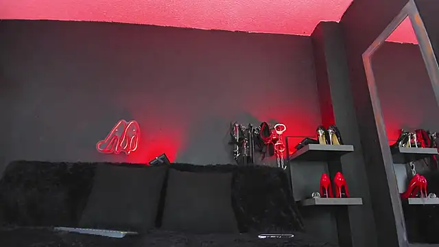 Snapshot of DelaneyStone chatting on 12-14-25, 04:01 DelaneyStone online show from 12-14-25, 04:01