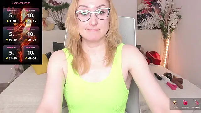 Snapshot of MadissonKiss chatting on 12-18-25, 12:49 MadissonKiss online show from 12-18-25, 12:49