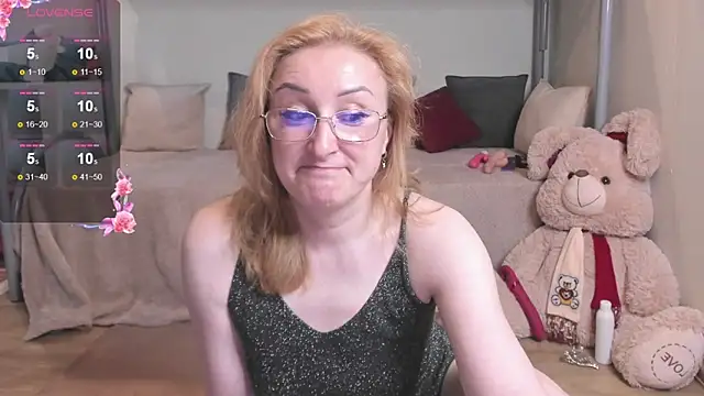 Snapshot of MadissonKiss chatting on 06-08-26, 01:28 MadissonKiss online show from 06-08-26, 01:28