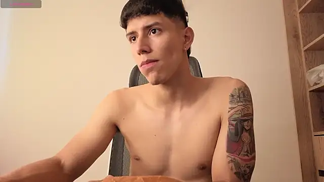 Cristopher23  online show from 09-22-25, 04:09