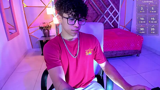 AkazaBoy  online show from 03-04-25, 04:17