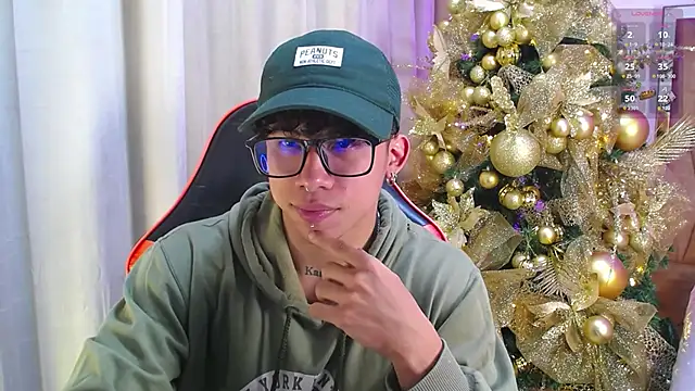 Snapshot of AkazaBoy_ chatting on 12-17-25, 04:07 AkazaBoy online show from 12-17-25, 04:07