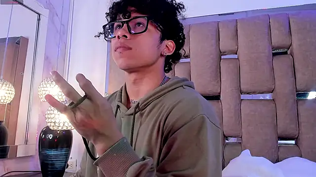 Snapshot of AkazaBoy_ chatting on 03-04-26, 05:02 AkazaBoy online show from 03-04-26, 05:02