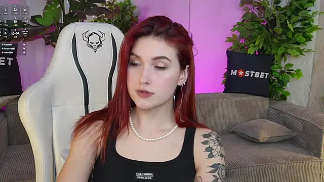 Magnetic Mia  online show from 01-14-25, 03:43