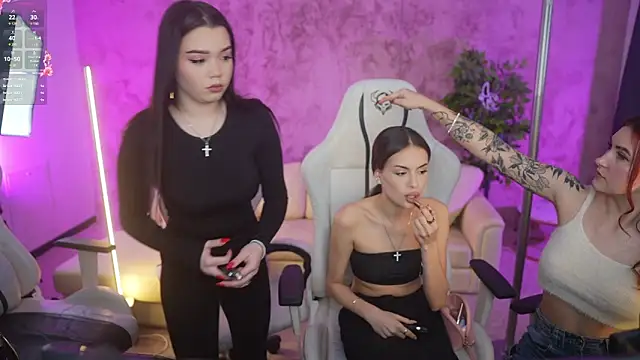 Magnetic Mia  online show from 02-13-25, 03:46