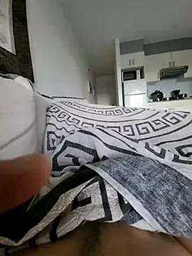 Snapshot of omarito100 chatting on 10-14-25, 07:09 omarito100 online show from 10-14-25, 07:09