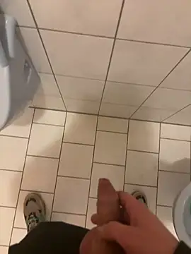 Snapshot of daubine46 chatting on 02-16-26, 05:42 daubine46 online show from 02-16-26, 05:42