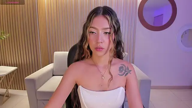 Snapshot of TaraLawrence chatting on 01-07-25, 03:14 TaraLawrence online show from 01-07-25, 03:14