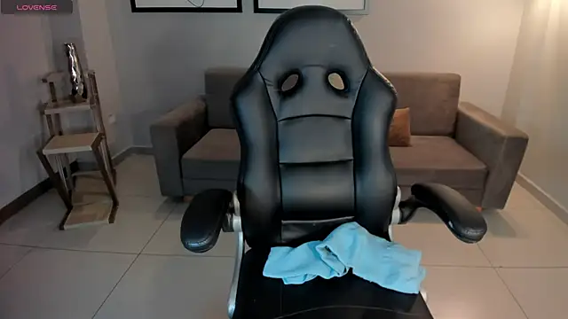 Snapshot of TaraLawrence chatting on 01-11-25, 07:59 TaraLawrence online show from 01-11-25, 07:59