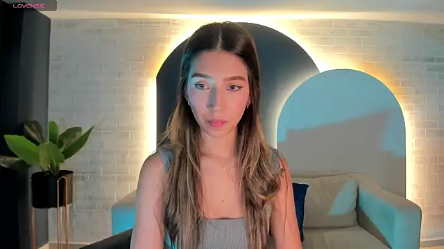 Snapshot of TaraLawrence chatting on 10-15-25, 03:39 TaraLawrence online show from 10-15-25, 03:39