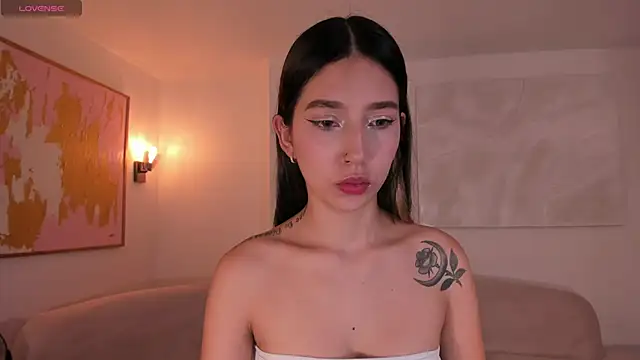 Snapshot of TaraLawrence chatting on 11-11-25, 02:33 TaraLawrence online show from 11-11-25, 02:33