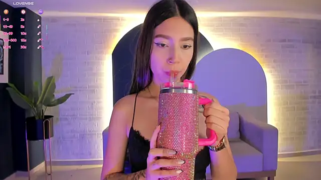 Snapshot of TaraLawrence chatting on 11-29-25, 04:15 TaraLawrence online show from 11-29-25, 04:15