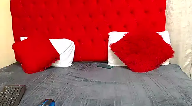 Snapshot of BeautyAuroa chatting on 02-06-25, 01:49 BeautyAuroa online show from 02-06-25, 01:49