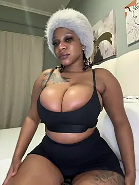 Snapshot of BeautyAuroa chatting on 04-25-26, 05:43 BeautyAuroa online show from 04-25-26, 05:43