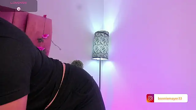 Snapshot of SweetBonniie chatting on 02-06-25, 05:30 SweetBonniie online show from 02-06-25, 05:30