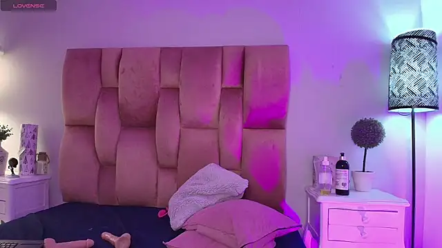 Snapshot of SweetBonniie chatting on 09-19-25, 11:22 SweetBonniie online show from 09-19-25, 11:22