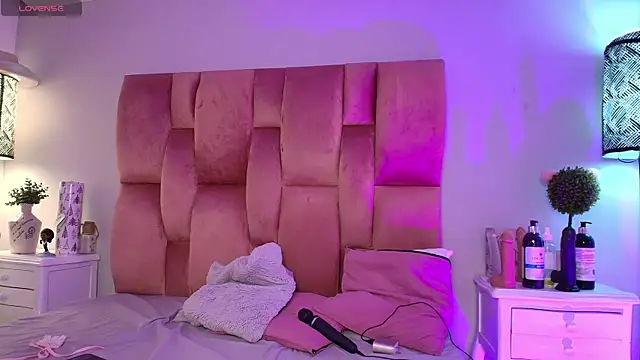 Snapshot of SweetBonniie chatting on 09-27-25, 11:37 SweetBonniie online show from 09-27-25, 11:37