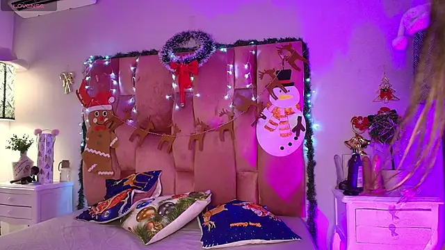 Snapshot of SweetBonniie chatting on 12-15-25, 12:09 SweetBonniie online show from 12-15-25, 12:09