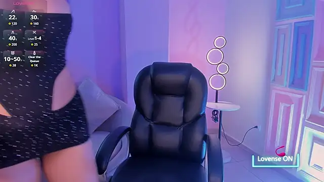 Snapshot of MaddisonLowe chatting on 11-28-25, 05:43 MaddisonLowe online show from 11-28-25, 05:43