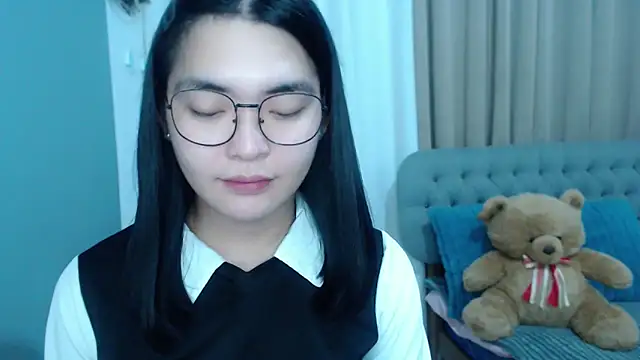 zhaviahale21 online show from 10-15-25, 03:17