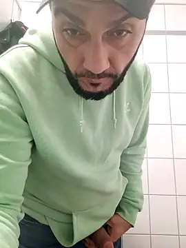 Snapshot of Cem-aus-Nrw-Krefeld chatting on 01-09-25, 08:45 Cem-aus-Nrw-Krefeld online show from 01-09-25, 08:45