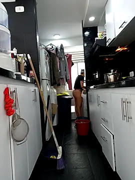 Snapshot of KimPielCanela chatting on 10-27-25, 05:17 KimPielCanela online show from 10-27-25, 05:17