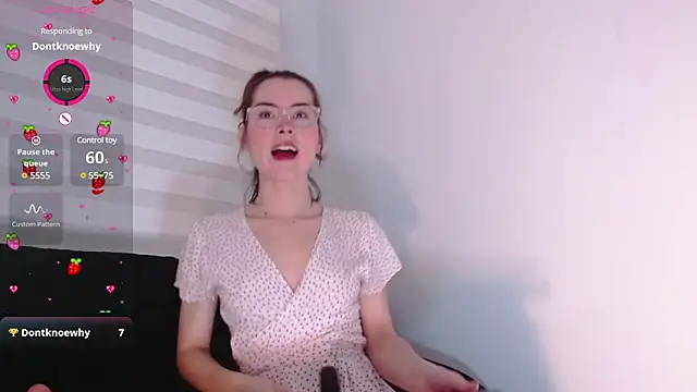 Snapshot of joan_didion chatting on 12-29-24, 04:48 joan didion online show from 12-29-24, 04:48