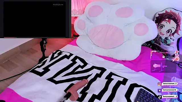 Snapshot of LemonSweet2 chatting on 11-26-25, 01:39 LemonSweet2 online show from 11-26-25, 01:39