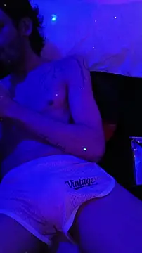 Snapshot of johngil0995 chatting on 11-12-25, 05:52 johngil0995 online show from 11-12-25, 05:52