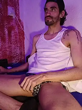 Snapshot of johngil0995 chatting on 11-23-25, 08:58 johngil0995 online show from 11-23-25, 08:58