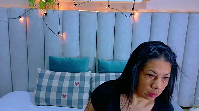 Snapshot of JaylaScott__ chatting on 10-16-25, 11:33 JaylaScott online show from 10-16-25, 11:33