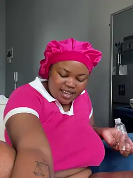 Snapshot of Curveysinaa chatting on 02-24-26, 06:00 Curveysinaa online show from 02-24-26, 06:00