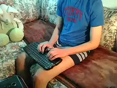 Snapshot of anwarlovemaroc chatting on 03-01-25, 08:31 anwarlovemaroc online show from 03-01-25, 08:31