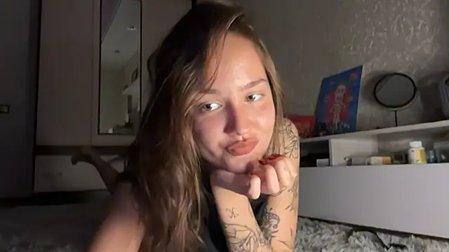 Snapshot of milkyWeyy chatting on 10-10-25, 06:18 milkyWeyy online show from 10-10-25, 06:18