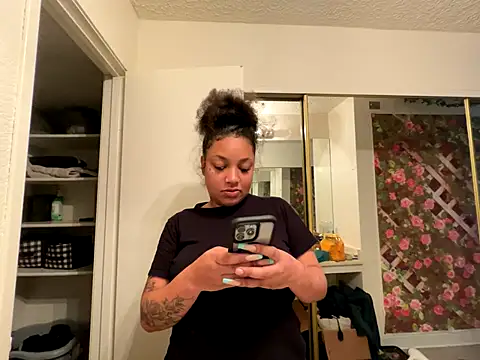 Snapshot of GoddessNih chatting on 10-24-25, 05:53 GoddessNih online show from 10-24-25, 05:53