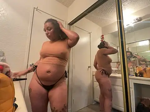 Snapshot of GoddessNih chatting on 11-01-25, 05:15 GoddessNih online show from 11-01-25, 05:15