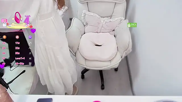 Snapshot of Feifei-cn chatting on 06-12-26, 12:20 Feifei-cn online show from 06-12-26, 12:20