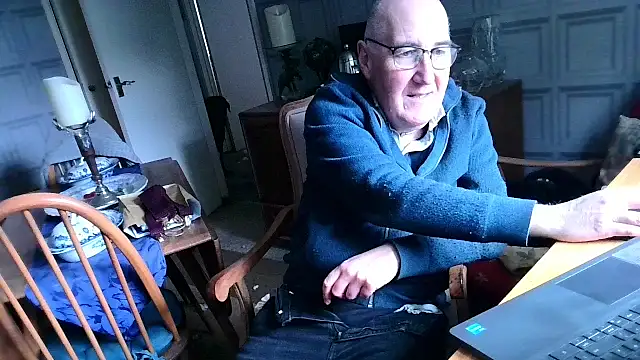 Adamdaddybear online show from 02-10-25, 01:22