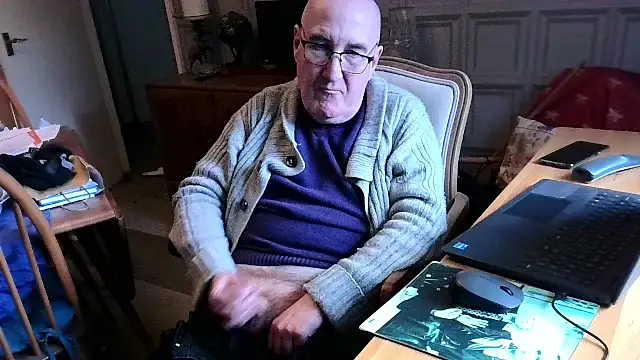 Adamdaddybear online show from 02-19-25, 03:27