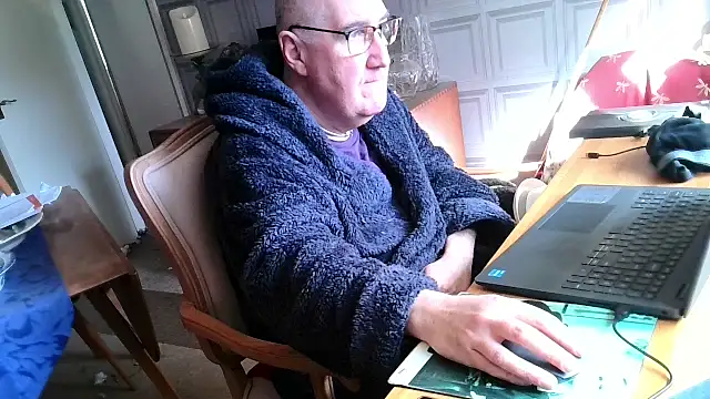 Adamdaddybear online show from 03-09-25, 09:57