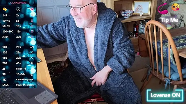 Adamdaddybear online show from 10-09-25, 08:12