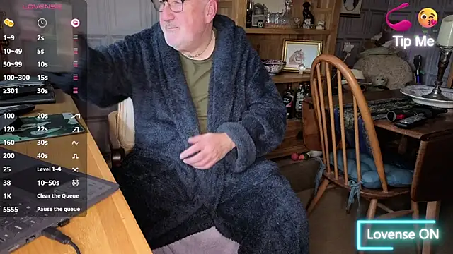 Adamdaddybear online show from 10-20-25, 07:42