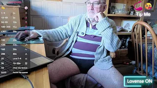 Adamdaddybear online show from 10-24-25, 01:51