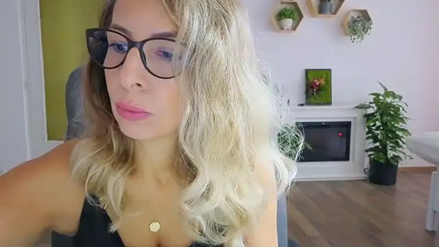 SukyGirl online show from 10-28-25, 07:45