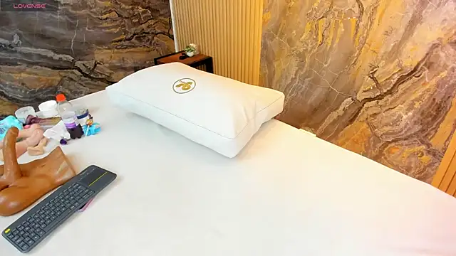 Snapshot of ella_harper chatting on 02-18-25, 05:53 ella harper online show from 02-18-25, 05:53