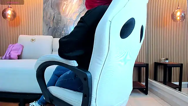 Snapshot of ella_harper chatting on 11-22-25, 02:43 ella harper online show from 11-22-25, 02:43