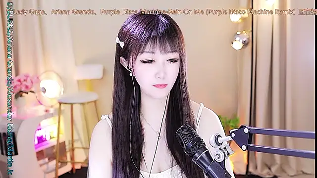 Snapshot of xiaoya666--baby chatting on 10-04-25, 03:26 xiaoya666--baby online show from 10-04-25, 03:26